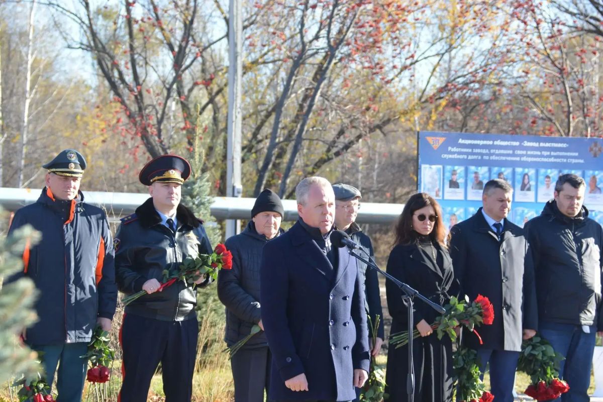 В Копейске открыли Аллею Памяти В Копейске открыли Аллею Памяти