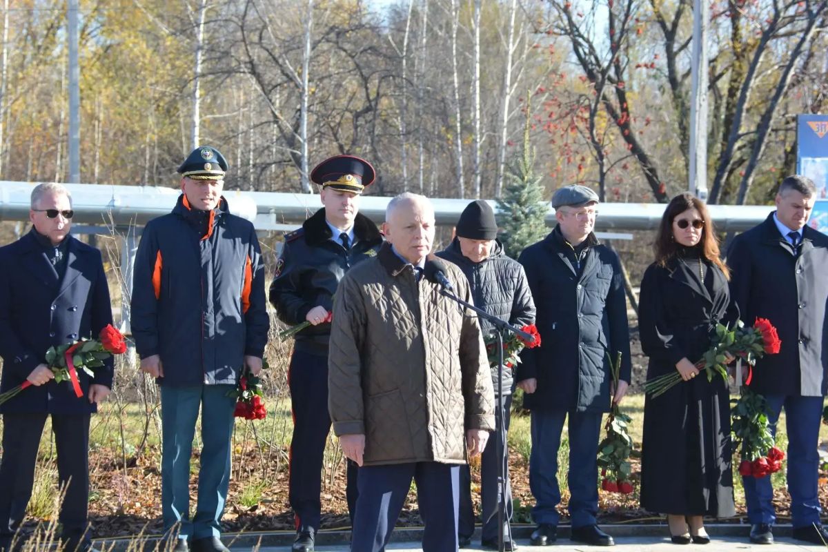 В Копейске открыли Аллею Памяти В Копейске открыли Аллею Памяти