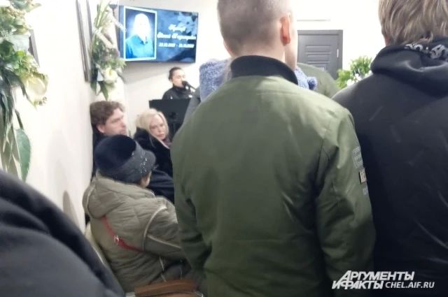 Челябинск проводил в последний путь отца хоккеиста Евгения Кузнецова Челябинск проводил в последний путь отца хоккеиста Евгения Кузнецова