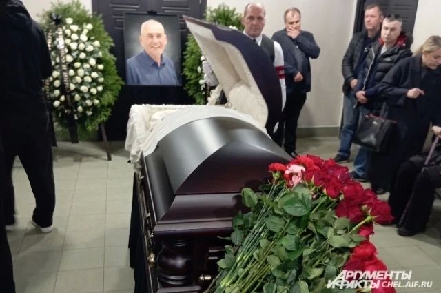 Челябинск проводил в последний путь отца хоккеиста Евгения Кузнецова
