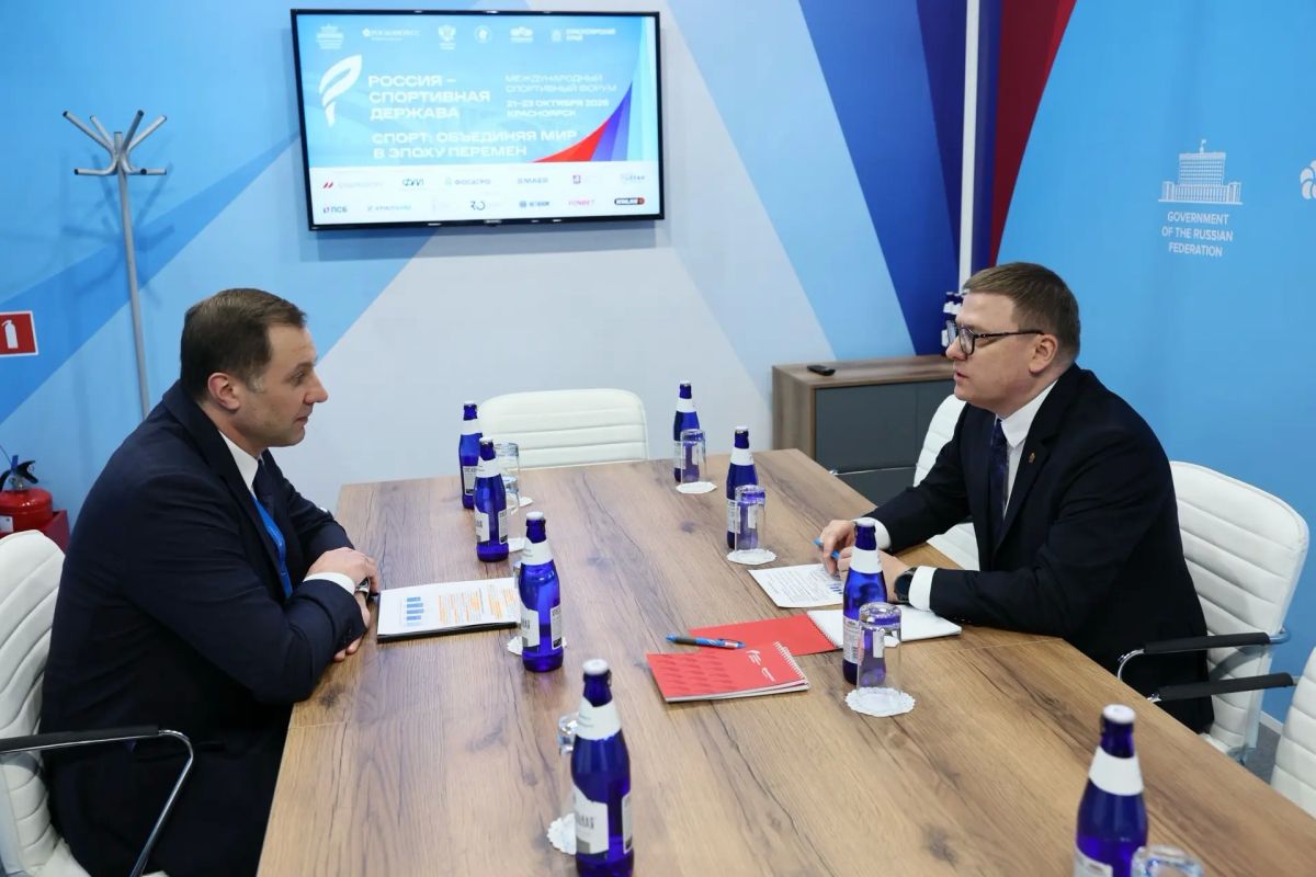 Алексей Текслер и президент КХЛ Алексей Морозов обсудили развитие хоккея в Челябинской области