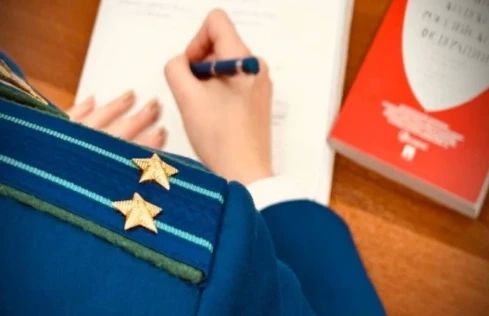 Под Екатеринбургом вагоны грузового поезда загорелись после схода с рельсов