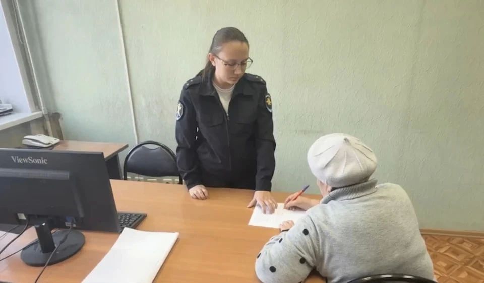 Поверила звонку о замене счетчиков: в Челябинской области пенсионерка отправила мошенникам 370 тысяч рублей посылкой