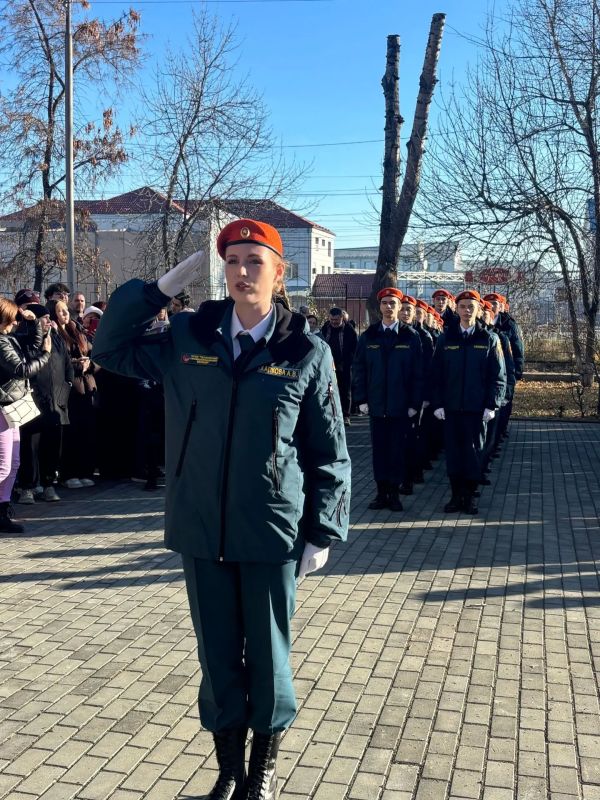 Урок мужества и первые погоны: как начинается путь пожарных и спасателей Урок мужества и первые погоны: как начинается путь пожарных и спасателей