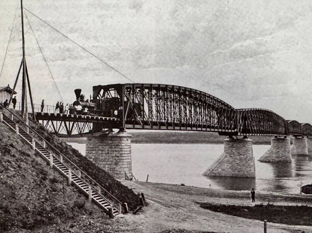 Сегодня Западно-Сибирской железной дороге исполняется 130 лет — 28 октября 1896 года она была официально введена в эксплуатацию Сегодня Западно-Сибирской железной дороге исполняется 130 лет — 28 октября 1896 года она была официально введена в эксплуатацию