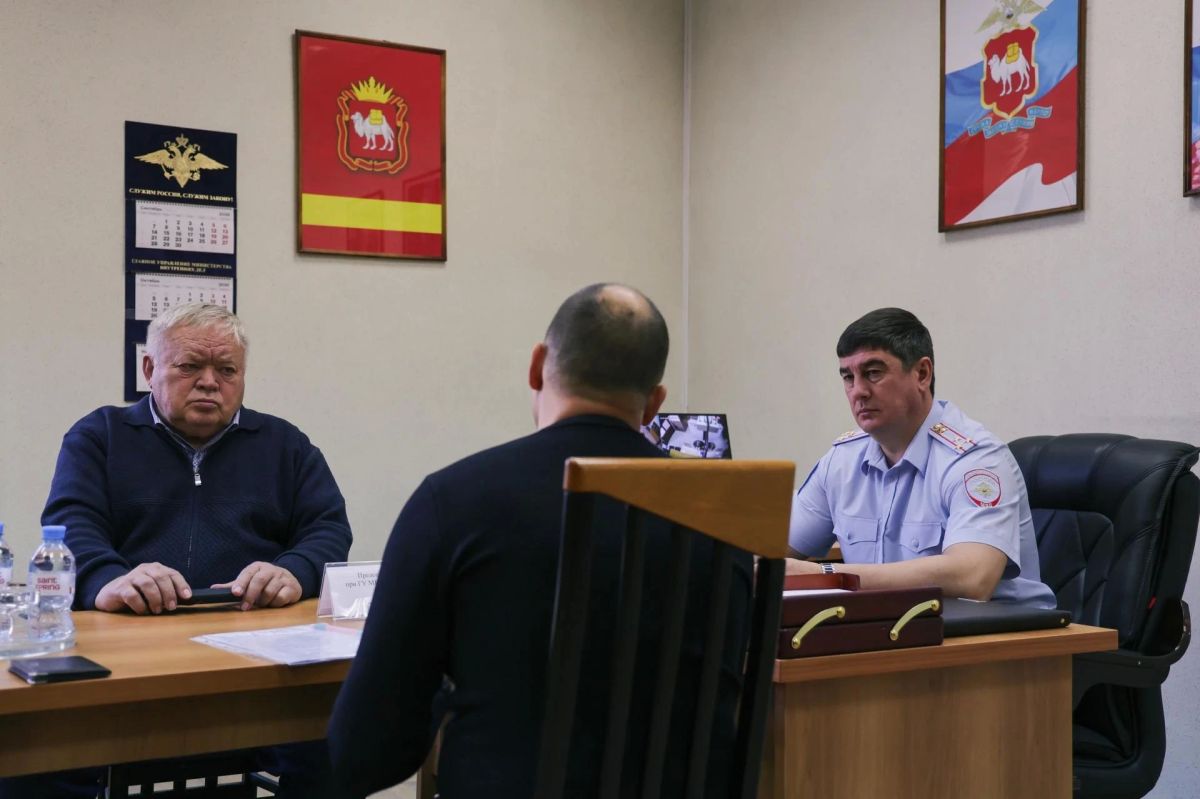 Врио начальника Главка Иван Языков и председатель Общественного совета Владимир Майоров провели прием граждан Врио начальника Главка Иван Языков и председатель Общественного совета Владимир Майоров провели прием граждан