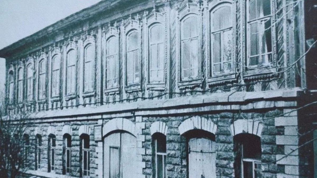 Дом купца Алпатова в Сатке продают за 1 рубль Дом купца Алпатова в Сатке продают за 1 рубль