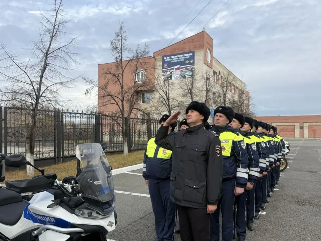 Полицейские совместно с Росимуществом передали 26 автомобилей нарушителей подразделениям для выполнения задач в зоне СВО Полицейские совместно с Росимуществом передали 26 автомобилей нарушителей подразделениям для выполнения задач в зоне СВО