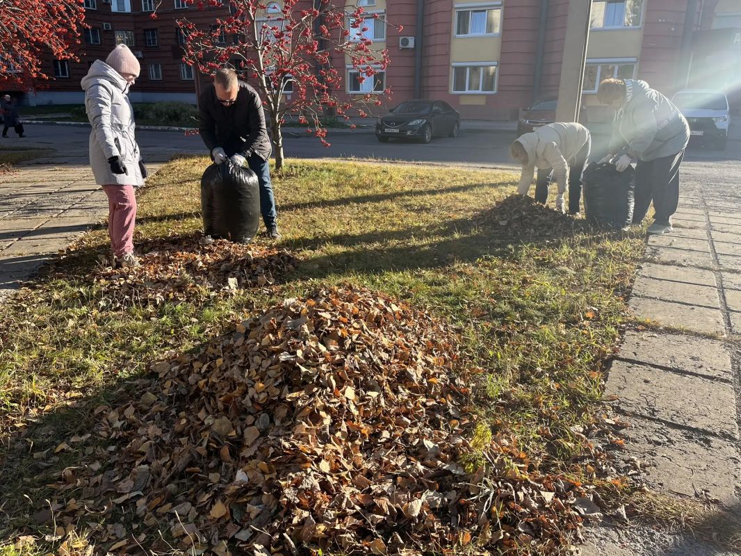 В Копейске прошел ежемесячный субботник В Копейске прошел ежемесячный субботник