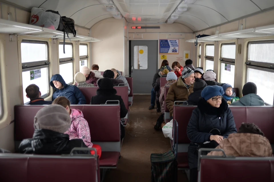 В Челябинской области из-за праздничного выходного 4 ноября изменили расписание электричек: один из поездов временно отменили