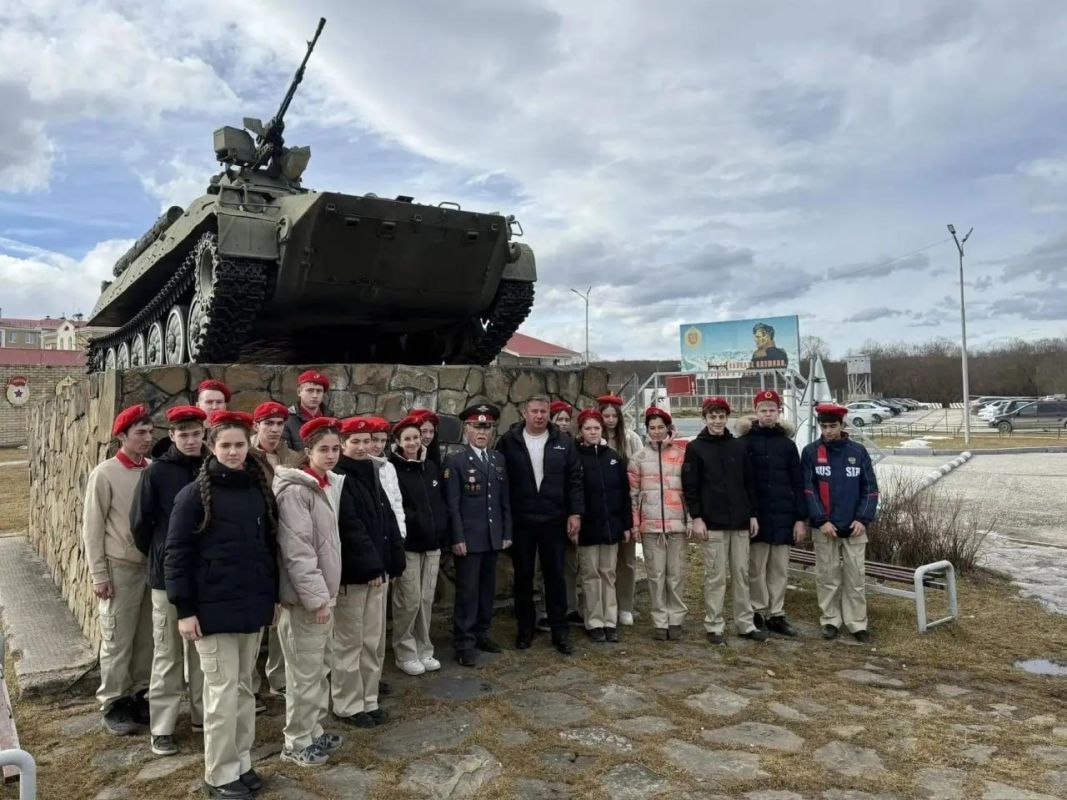 Полицейские всех регионов России присоединились к флешмобу #ОдноЦелое, который приурочен ко Дню народного единства Полицейские всех регионов России присоединились к флешмобу #ОдноЦелое, который приурочен ко Дню народного единства