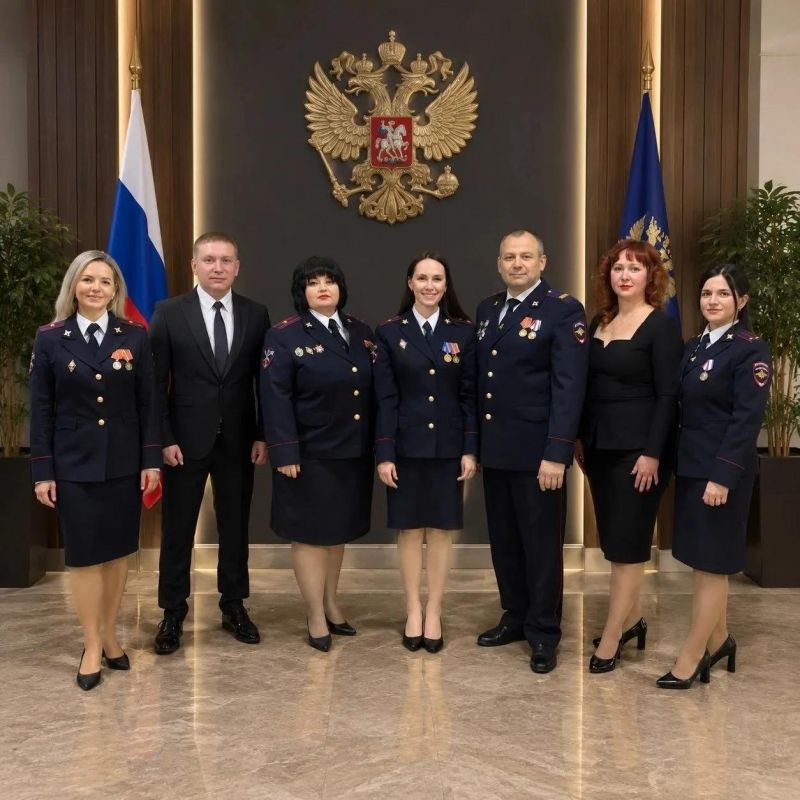 Полицейские всех регионов России присоединились к флешмобу #ОдноЦелое, который приурочен ко Дню народного единства Полицейские всех регионов России присоединились к флешмобу #ОдноЦелое, который приурочен ко Дню народного единства